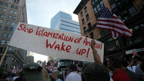 Anti-moske-demonstrasjon i New York (Foto: MARIO TAMA/Afp) Anti-moske-demonstrasjon i New York (Foto: MARIO TAMA/Afp)