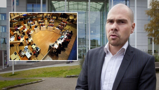 Anders Opdahl kritiserer Sametinget (Foto: Montasje/NRK/Scanpix) Anders Opdahl kritiserer Sametinget (Foto: Montasje/NRK/Scanpix)