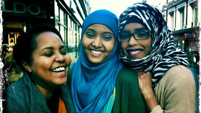 Nada Mohamed, Sundus Osman og Huda Adan. (Foto: Else Karine Archer/NRK) Nada Mohamed, Sundus Osman og Huda Adan. (Foto: Else Karine Archer/NRK)