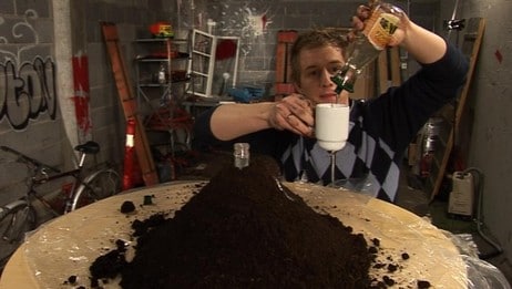 Per Olav lager sin egen vulkan (NRK) Per Olav lager sin egen vulkan (NRK)
