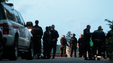 Politiet i beredskap utenfor Lier ventemottak. (Foto: Bendiksby, Terje/Scanpix)