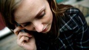 Snakker i mobiltelefon
