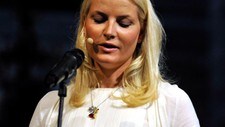 Video Kronprinsesse Mette-Marit om kjærlighet (Foto: Nyhetsspiller) Video Kronprinsesse Mette-Marit om kjærlighet (Foto: Nyhetsspiller)