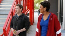 Mark Zuckerberg i møte med Robin Roberts (Foto: RICK ROWELL/Ap) Mark Zuckerberg i møte med Robin Roberts (Foto: RICK ROWELL/Ap)