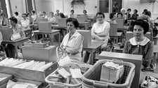 Sitt-ned-aksjonen i Norsk Tipping i 1967 (Foto: NTB/Scanpix) Sitt-ned-aksjonen i Norsk Tipping i 1967 (Foto: NTB/Scanpix)