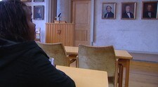 Saynab Mohamud i kommunstyresalen i Elverum (Foto: Bjørn Opsahl/NRK) Saynab Mohamud i kommunstyresalen i Elverum (Foto: Bjørn Opsahl/NRK)