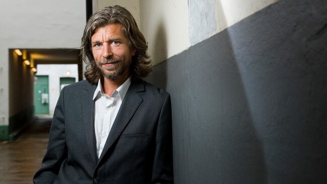 Karl Ove Knausgård driver sin kamp... (Foto: Roald, Berit/SCANPIX)