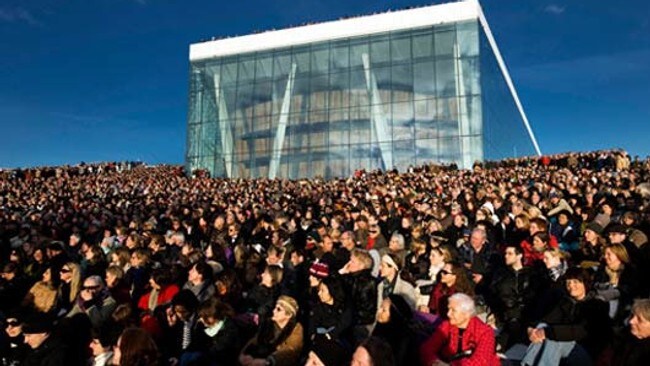 Folkehav på Operaen (Foto: Den Norske Opera og Ballett) Folkehav på Operaen (Foto: Den Norske Opera og Ballett)