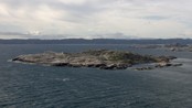 Udvåre - Udvåre er den ytterste øya mot havet øst for Lindesnes. Det har aldri vært bebyggelse på Udvåre, men loser og fiskere har brukt øya langt tilbake i tid.