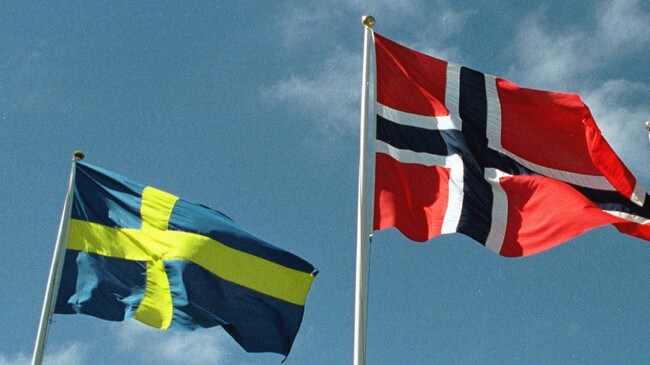 Svensk og norsk flagg (Foto: Schgaguler, Roland, Foto: Schgaguler, Roland/Scanpix)