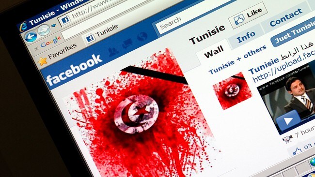 TUNISIA/ A student-run facebook page shows an image depicting the Tunisian national flag smeared in red on a computer screen in Paris (Foto: MAL Langsdon/Reuters) TUNISIA/ A student-run facebook page shows an image depicting the Tunisian national flag smeared in red on a computer screen in Paris (Foto: MAL Langsdon/Reuters)
