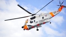 Sea King leter etter savnet kajakkpadler (Foto: Henrik Sundgård) Sea King leter etter savnet kajakkpadler (Foto: Henrik Sundgård)