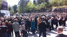 Anders Vangens bisettelse (Foto: Lorentz Berg/NRK)