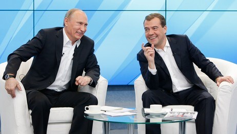 Vladimir Putin og Dmitrij Medvedev (Foto: Alexander Zemlianichenko/Ap) Vladimir Putin og Dmitrij Medvedev (Foto: Alexander Zemlianichenko/Ap)
