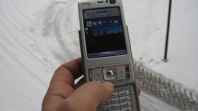 Mobiltelefon (Foto: Bjørn Atle Gildestad, NRK) Mobiltelefon (Foto: Bjørn Atle Gildestad, NRK)