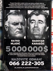 Etterlysningsplakat av Ratko Mladic og Radovan Karadzic (AP) Etterlysningsplakat av Ratko Mladic og Radovan Karadzic (AP)
