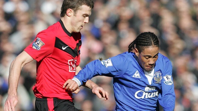 Michael Carrick og Steven Pienaar (Foto: Tim Hales/Scanpix/AP)