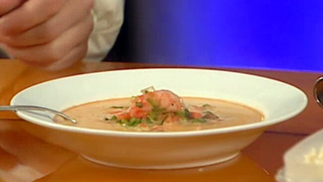 Asiatisk suppe med lime, sprø grønnsaker og scampi (NRK) Asiatisk suppe med lime, sprø grønnsaker og scampi (NRK)