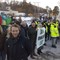 Bannere med påskrifter som 'Ny vei nå' ble brukt under aksjonen.