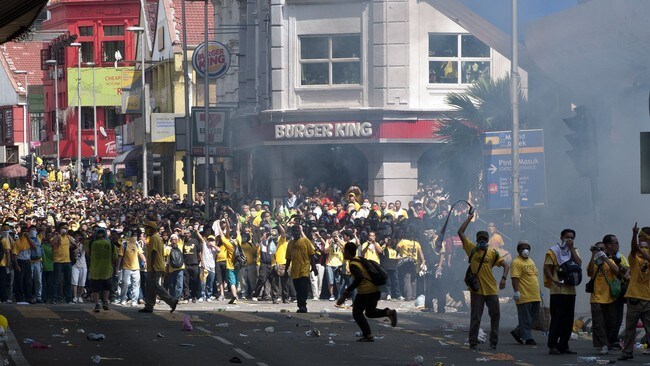 Demonstrasjon i Kuala Lumpur (Foto: SAEED KHAN/Afp) Demonstrasjon i Kuala Lumpur (Foto: SAEED KHAN/Afp)