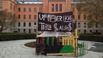 UFFA-hytte på minnesmerke (Foto: Morten Karlsen/NRK)