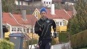 Erik Tysse drømmer om medalje i VM  - Kappgjenger Erik Tysse har hatt en fantastisk sesongstart og drømmer om medalje i friidretts-VM i Moskva. Men etter dopingdommen mangler han både penger og sponsorer. Reporter: Harald Thingnes. Foto: Ketil Kern. Redigering: Roy Pettersen.