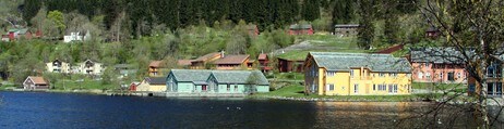 Hauglandssenteret og UWC i Fjaler. (Foto: Ottar Starheim/NRK)