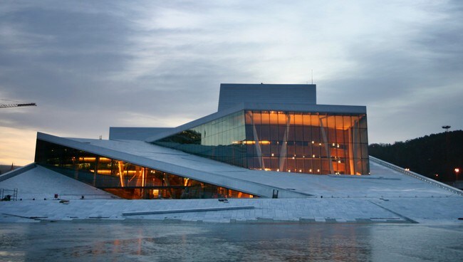 Operaen i Bjørvika (Foto: Larsen, Håkon Mosvold/SCANPIX) Operaen i Bjørvika (Foto: Larsen, Håkon Mosvold/SCANPIX)