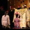 Sarastro (Petri Lindroos) framfor Tamino (Daniel Johansson) og Pamina (Mariann Fjeld Olsen). Sarastro (Petri Lindroos) framfor Tamino (Daniel Johansson) og Pamina (Mariann Fjeld Olsen).