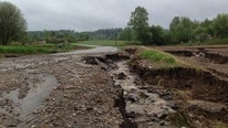 Stengte veger i Stange (Foto: Halvor Mykelby/NRK)