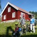 Familie på sykkeltur til Svarvestolen i Finnemarka