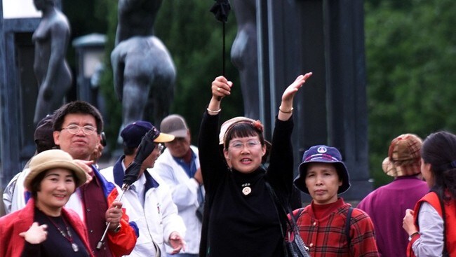Kinesiske turister i Vigelandsparken (Foto: Terje Bendiksby/Scanpix) Kinesiske turister i Vigelandsparken (Foto: Terje Bendiksby/Scanpix)