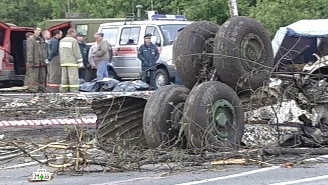 Flyhjulene på ulykkesstedet (Foto: NTV/Afp) Flyhjulene på ulykkesstedet (Foto: NTV/Afp)