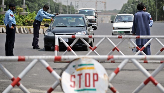 Grensekontroll i Islamabad (Foto: FAROOQ NAEEM/AFP) Grensekontroll i Islamabad (Foto: FAROOQ NAEEM/AFP)