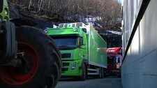 Blokade mot Tine (Foto: Nils Mehren/NRK)