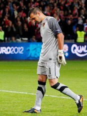 Portugals keeper Eduardo depper (Foto: Larsen, Håkon Mosvold/Scanpix) Portugals keeper Eduardo depper (Foto: Larsen, Håkon Mosvold/Scanpix)