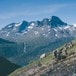Innunder Bjøråskaret i Innerdalen. Skardfjell og Vinnufjell i bakgrunnen.