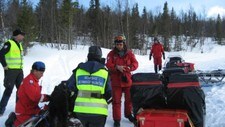 Norske redningshunder og røde kors (Foto: Finn Arild Bystrøm)