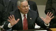 Colin Powell forsøker å overbevise FN om at Irak har masseødeleggelsesvåpen i 2003. (Foto: RAY STUBBLEBINE/REUTERS) Colin Powell forsøker å overbevise FN om at Irak har masseødeleggelsesvåpen i 2003. (Foto: RAY STUBBLEBINE/REUTERS)