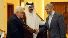 Mahmoud Abbas (t.v.) og Khaled Meshaal har inngått avtale om ei palestinsk samlingsregjering. (Foto: STRINGER/Reuters)