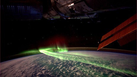 Sørlys mellom Antarktis og Australia (Foto: NASA/ESA) Sørlys mellom Antarktis og Australia (Foto: NASA/ESA)