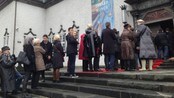 Køer utenfor KODE3  - Munch-utstillingen på Kode, kunstmuseumene i Bergen åpnet i ettermiddag. En lang kø av bergensere stod klare da dørene åpnet.