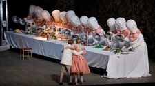 Hans og Grete i Metropolitan-operaens oppsetning (Foto: The Metropolitan Opera) Hans og Grete i Metropolitan-operaens oppsetning (Foto: The Metropolitan Opera)