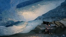 Tonereise under Nigardsbreen (Foto: Iren Vatne) Tonereise under Nigardsbreen (Foto: Iren Vatne)
