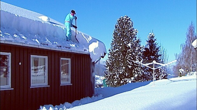 Måker snø av taket Måker snø av taket