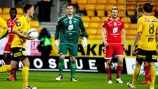 Piotr Leciejewski er uenig i Branns avgjørelse om å la LSK score (Foto: Eirik Førde , Digitalsport/Eirik Førde, Digitalsport) Piotr Leciejewski er uenig i Branns avgjørelse om å la LSK score (Foto: Eirik Førde , Digitalsport/Eirik Førde, Digitalsport)