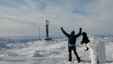 På toppen, Avinors radar i bakgrunnen