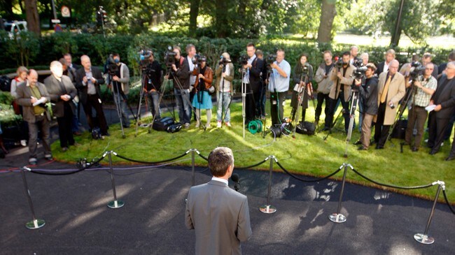 Statsministeren møter pressen (Foto: Lise Åserud/Scanpix) Statsministeren møter pressen (Foto: Lise Åserud/Scanpix)