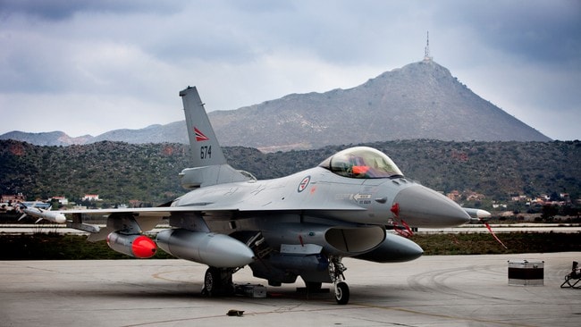 Norske F-16 på Kreta (Foto: Lars Magne Hovtun, Forsvaret) Norske F-16 på Kreta (Foto: Lars Magne Hovtun, Forsvaret)