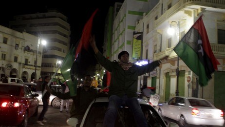 Feiring i gatene i Benghazi (Foto: PATRICK BAZ/Afp) Feiring i gatene i Benghazi (Foto: PATRICK BAZ/Afp)